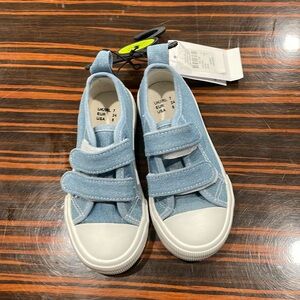 New Primark child’s sneakers size 8